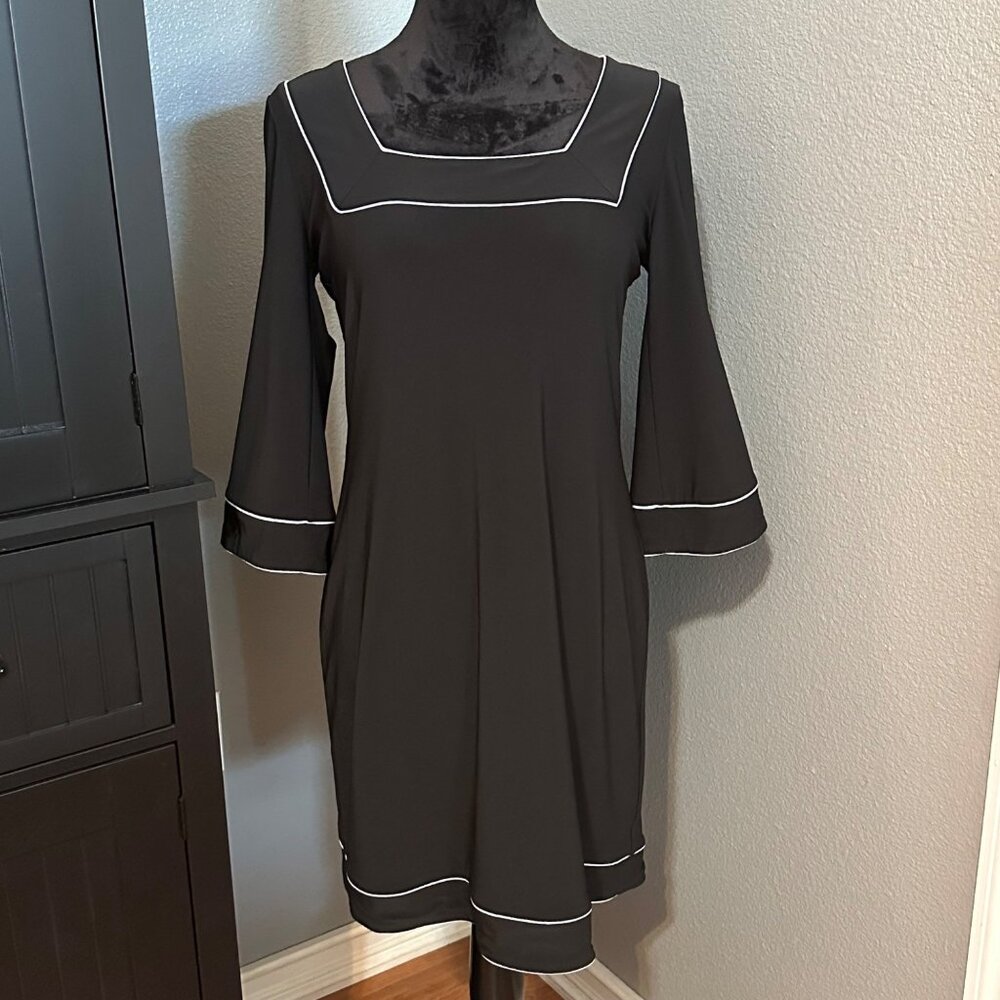 White House Black Market Dress S Bell Sleeve Shift Retro‎ Mod Minimalist Goth